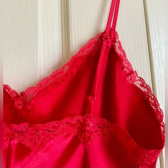 Vintage Victoria’s Secret red lace slip - Picture 5 of 9